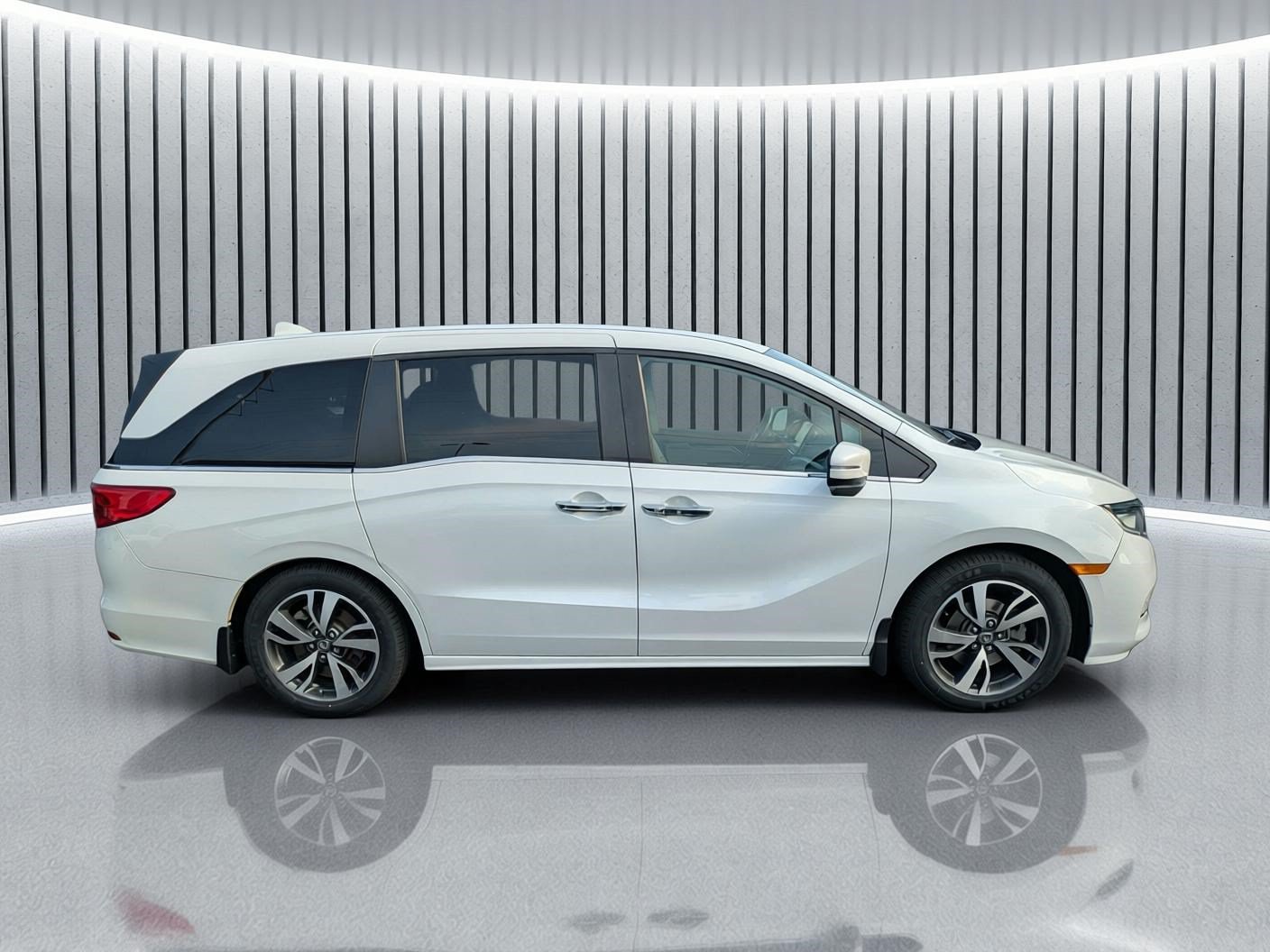 Certified 2022 Honda Odyssey Touring image 3
