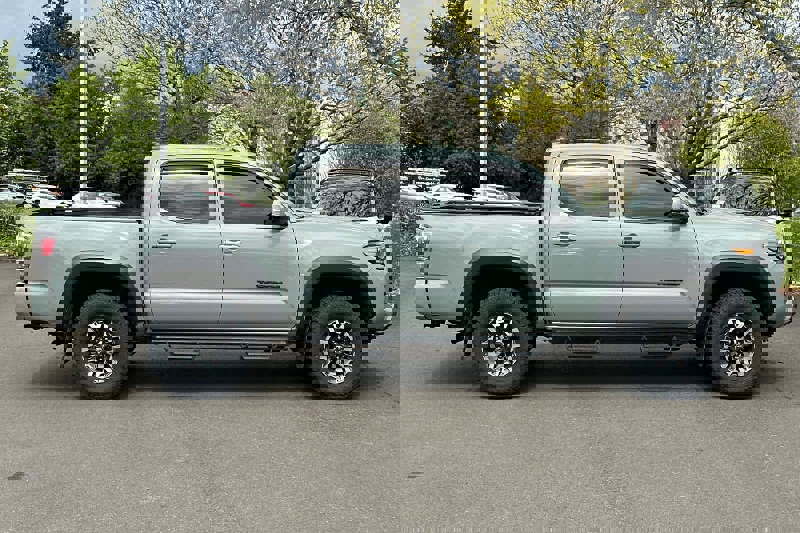 Used 2022 Toyota Tacoma TRD Off-Road w/ Technology Package AWD/4WD image 8