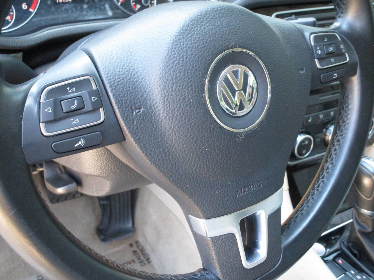 Used 2014 Volkswagen Passat TDI SEL Premium FWD image 15