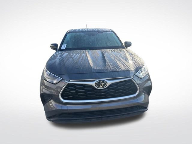 Used 2023 Toyota Highlander L FWD image 3