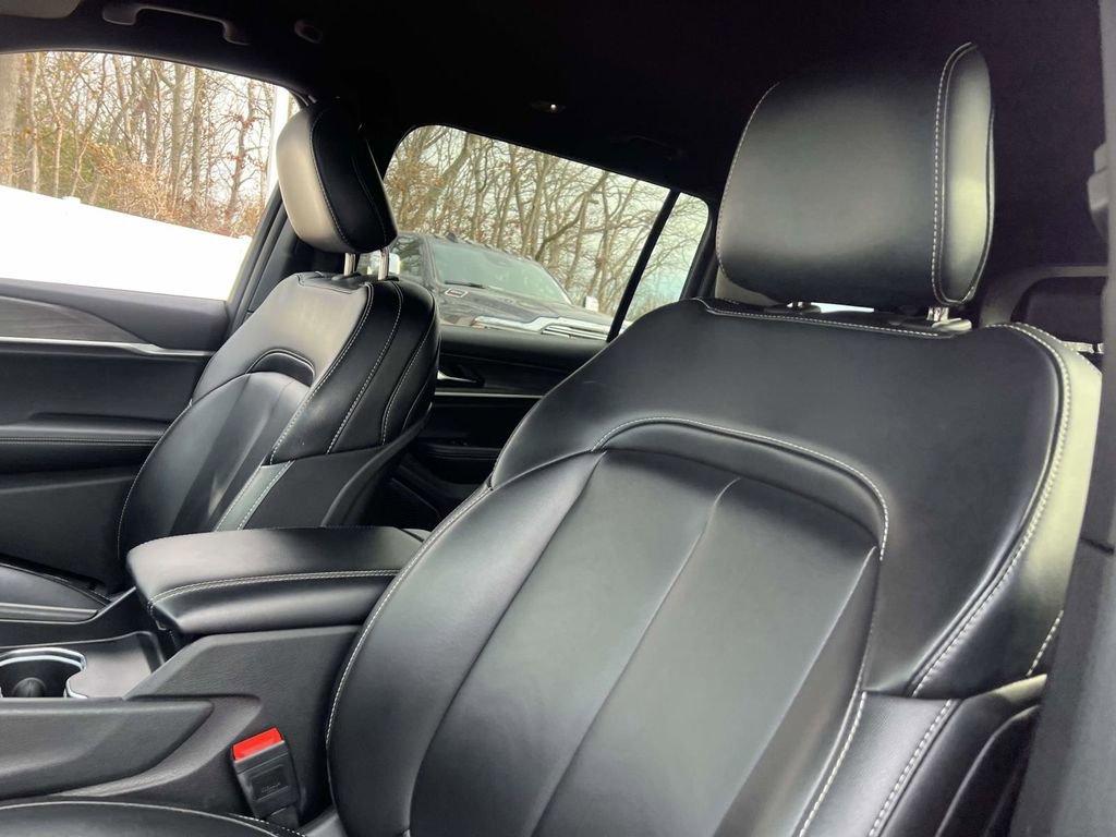 Used 2025 Jeep Grand Cherokee L Limited image 14