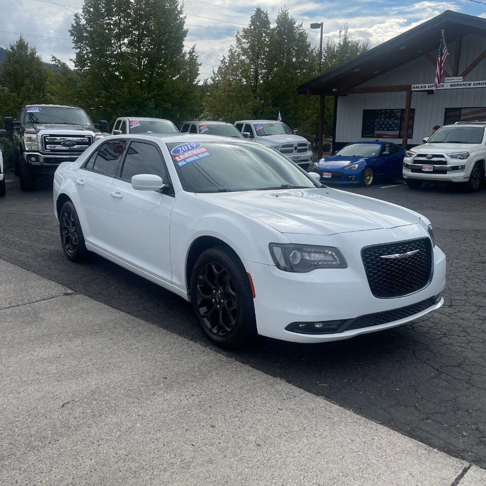 Used 2019 Chrysler 300 S image 8