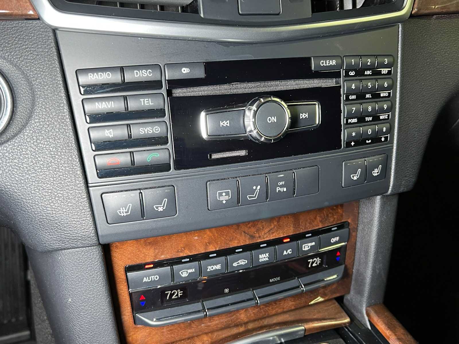 Used 2013 Mercedes-Benz E 550 4MATIC Sedan image 37
