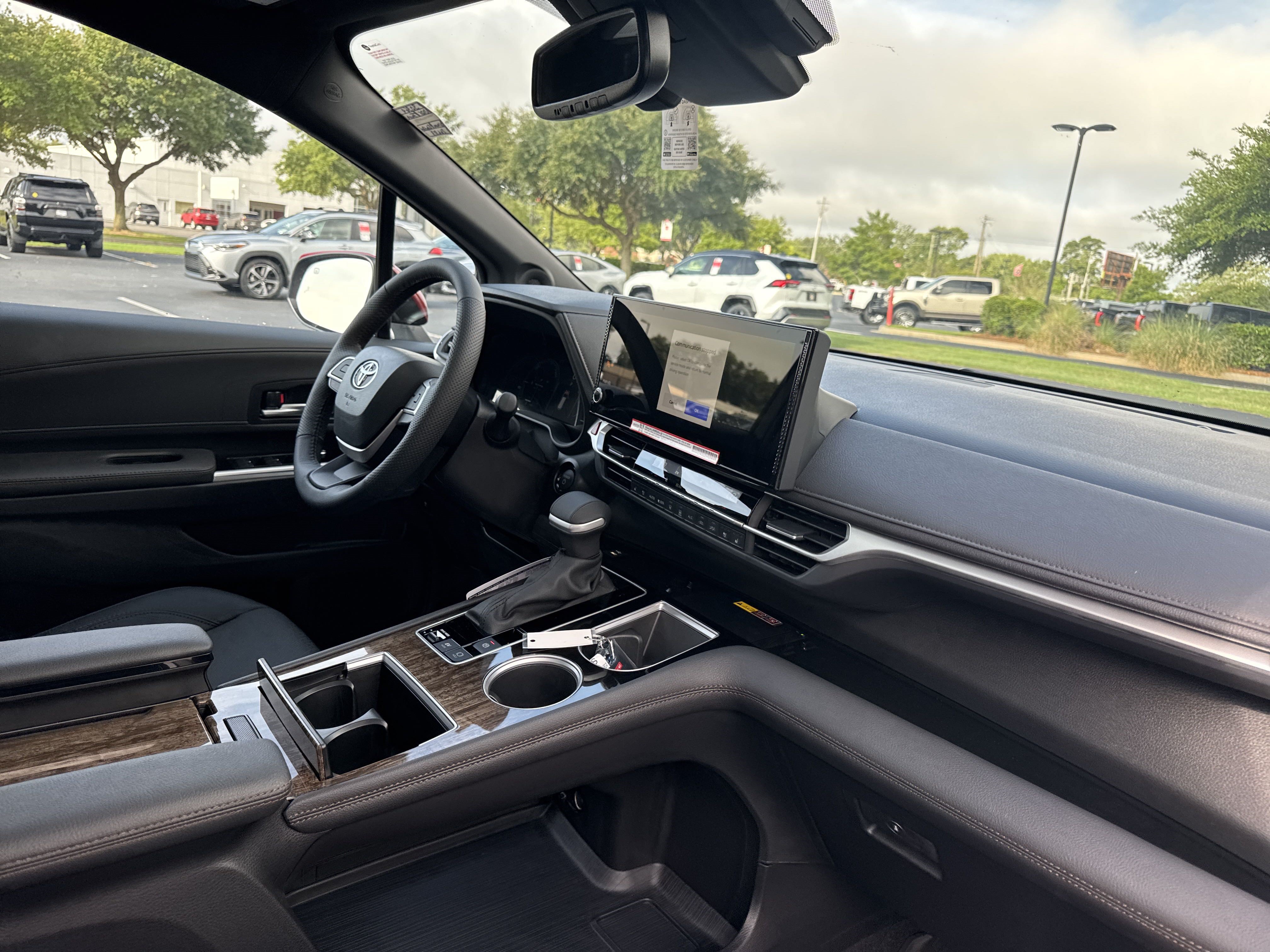 New 2025 Toyota Sienna Platinum FWD image 39