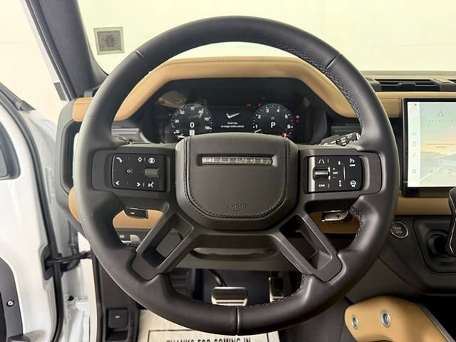 Used 2025 Land Rover Defender 110 V8 AWD/4WD image 37