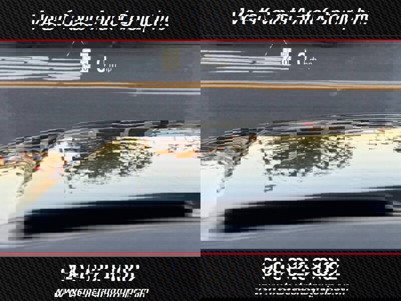 Used 2020 Land Rover Discovery HSE image 32