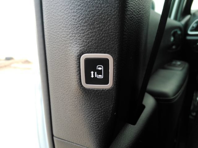 Used 2025 Chrysler Pacifica Select FWD image 32