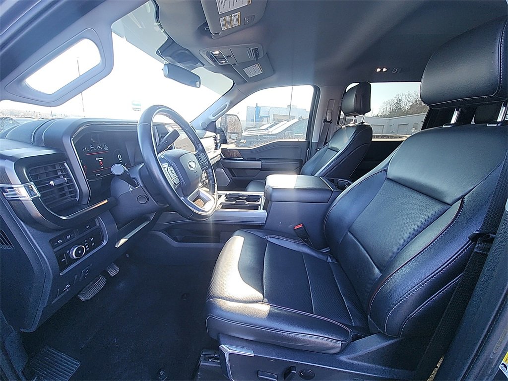 Used 2023 Ford F350 Lariat image 16