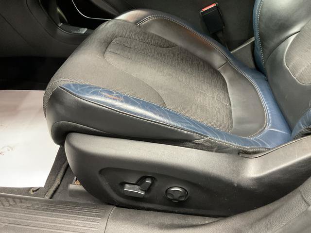 Used 2015 Chrysler 200 S w/ Comfort Group FWD image 12
