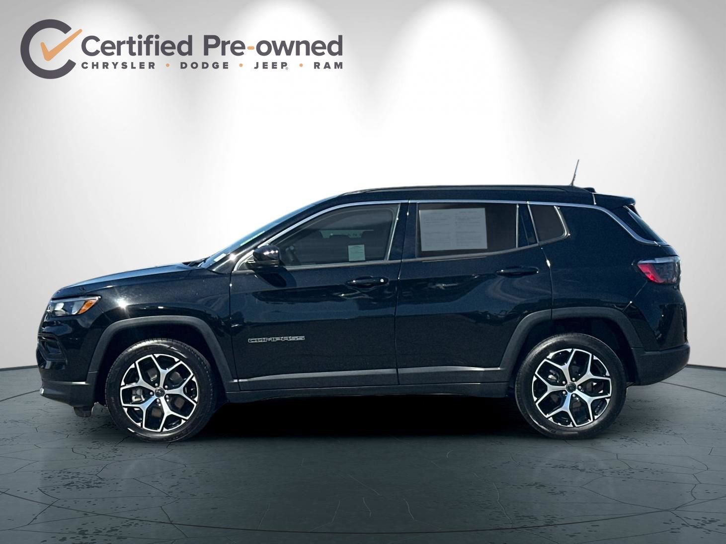 Used 2025 Jeep Compass Limited AWD/4WD image 7