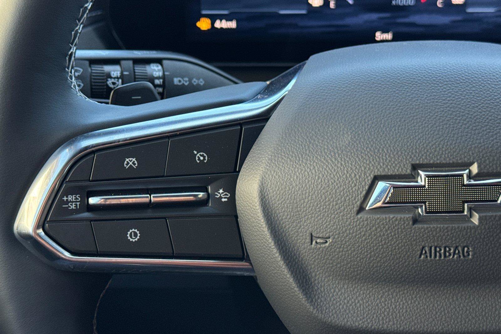 New 2026 Chevrolet Traverse LT w/ Midnight/Sport Edition FWD image 31