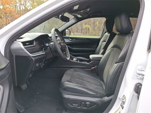 Used 2024 Jeep Grand Cherokee Altitude image 14