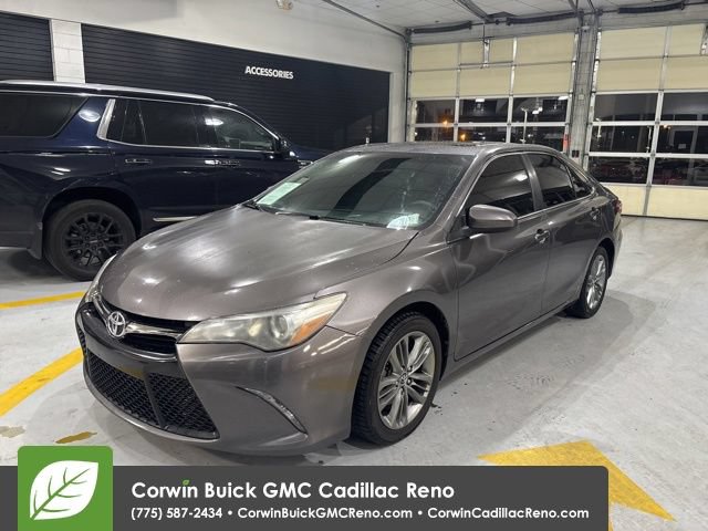 Used 2015 Toyota Camry SE w/ Moonroof Package FWD image 1