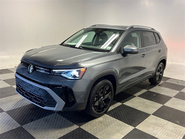 New 2026 Volkswagen Taos SE image 3