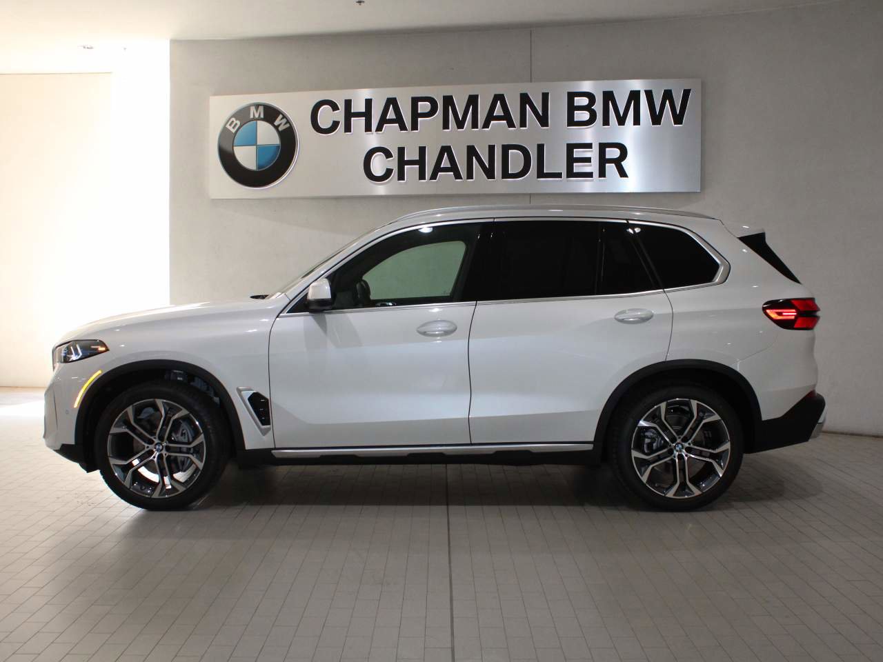 Certified 2026 BMW X5 sDrive40i w/ Climate Comfort Package RWD image 3