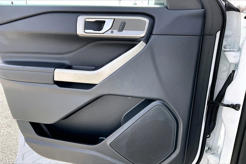 Used 2023 Ford Explorer Limited image 21