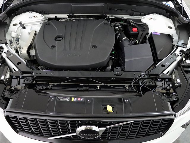 Used 2025 Volvo XC60 B5 Plus image 37
