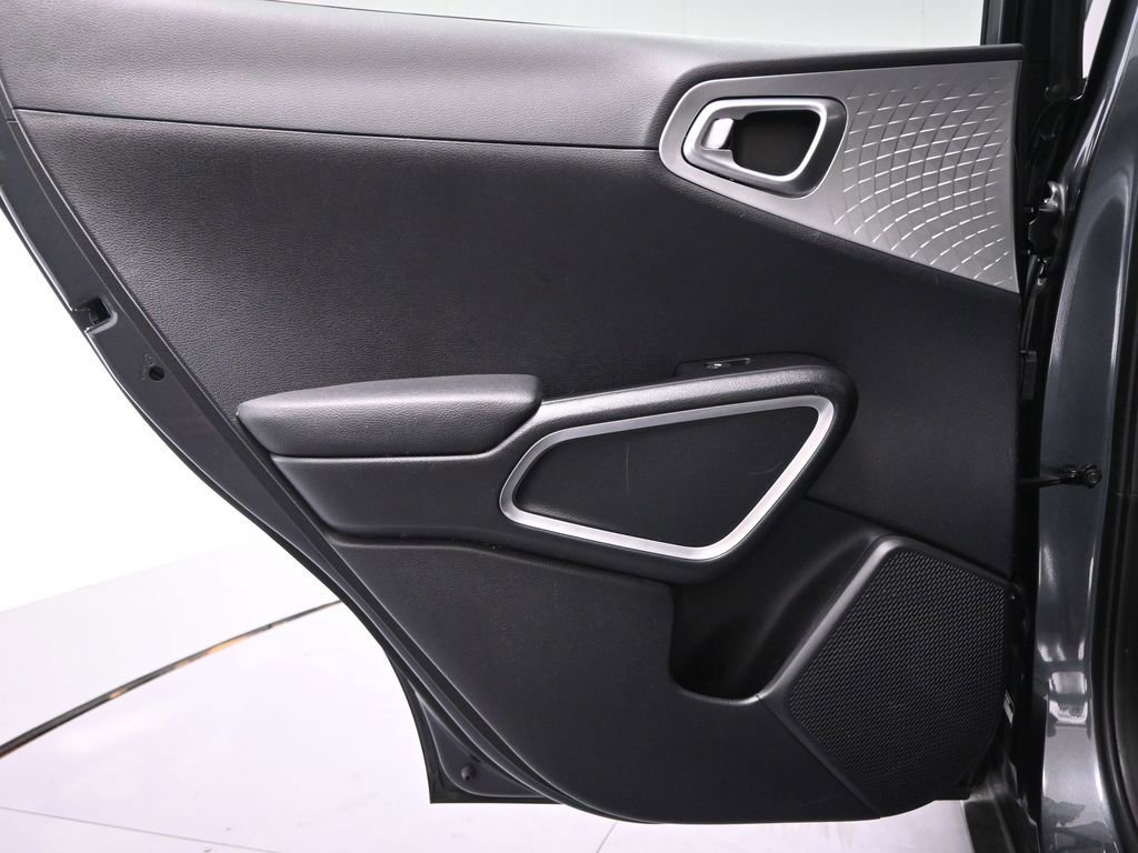 Used 2023 Kia Soul LX w/ LX Technology Package image 18