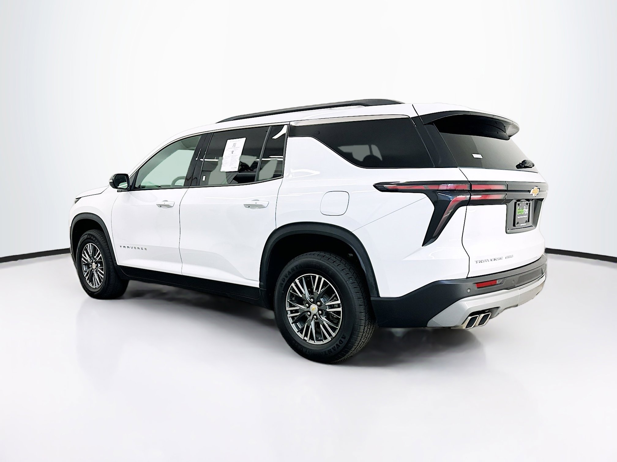 Used 2025 Chevrolet Traverse LT image 5