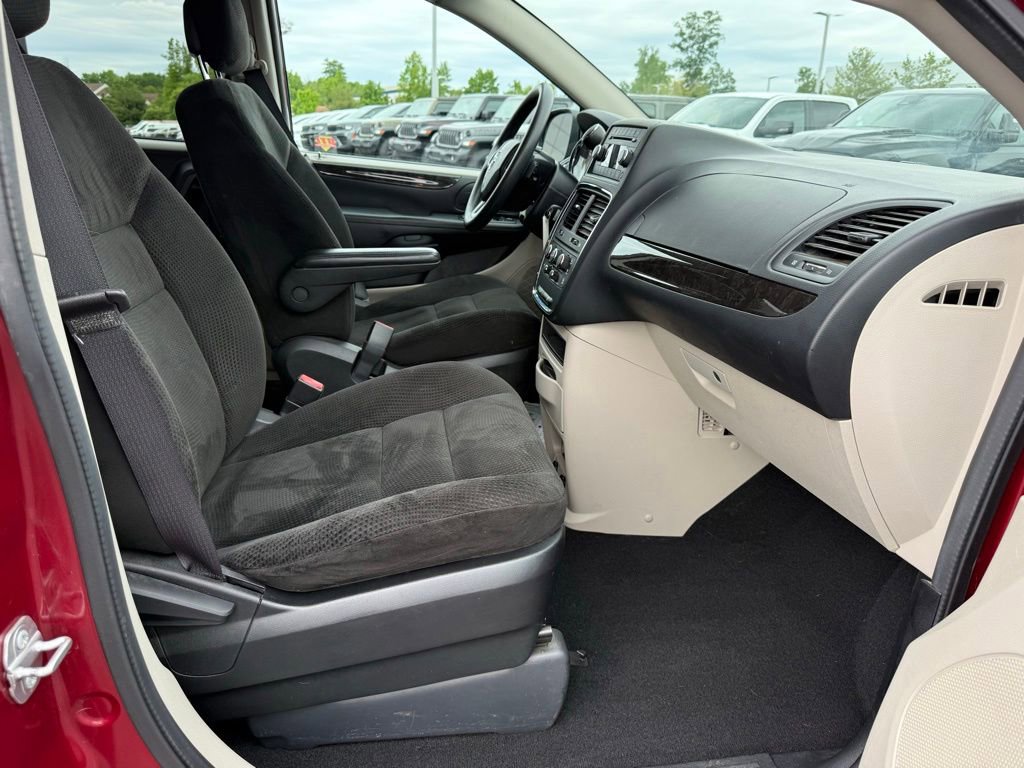 Used 2016 Dodge Grand Caravan SE w/ Quick Order Package 29E SE FWD image 28
