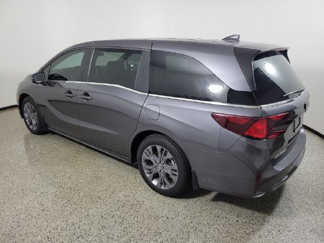 Used 2025 Honda Odyssey Touring image 3