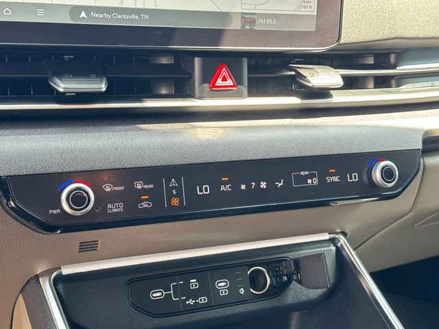 Used 2025 Kia Carnival EX FWD image 23