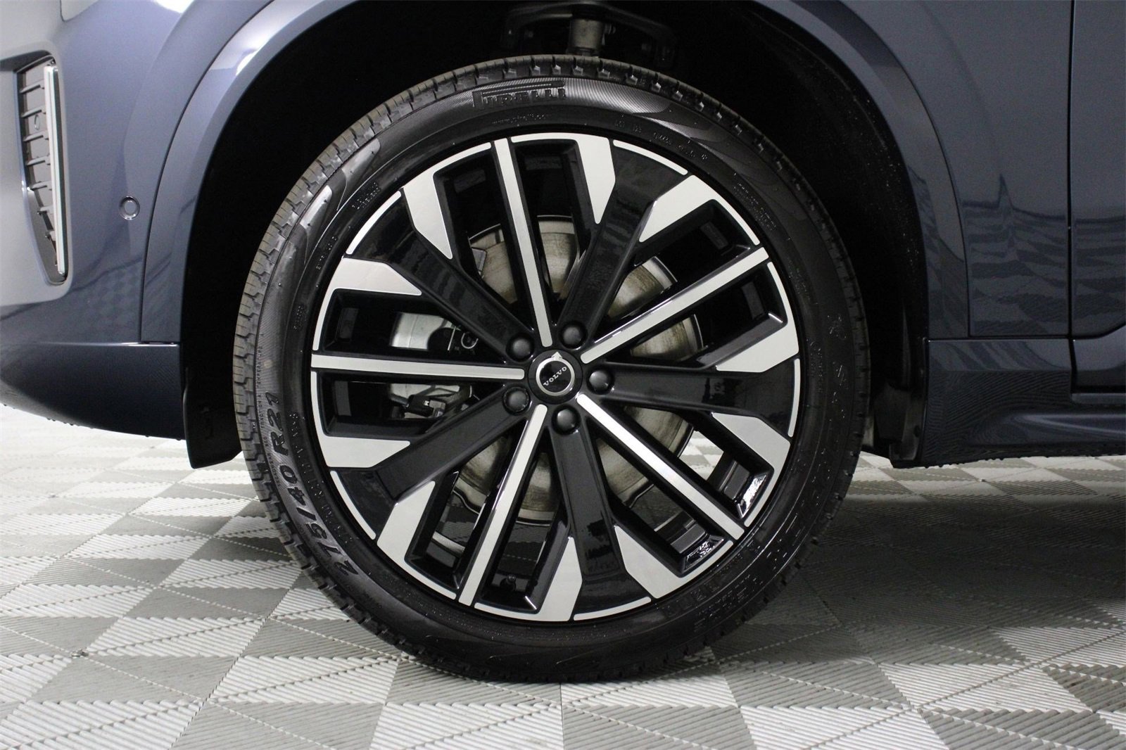 New 2026 Volvo XC90 B6 Plus w/ Protection Package Premier image 12