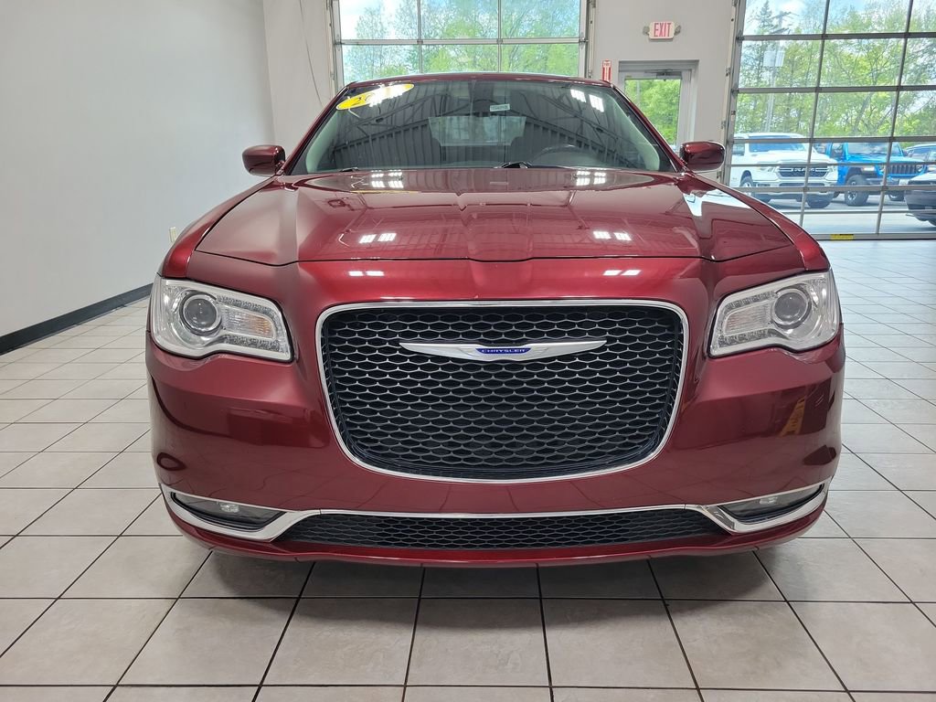 Used 2019 Chrysler 300 Touring w/ Driver Convenience Group RWD image 5
