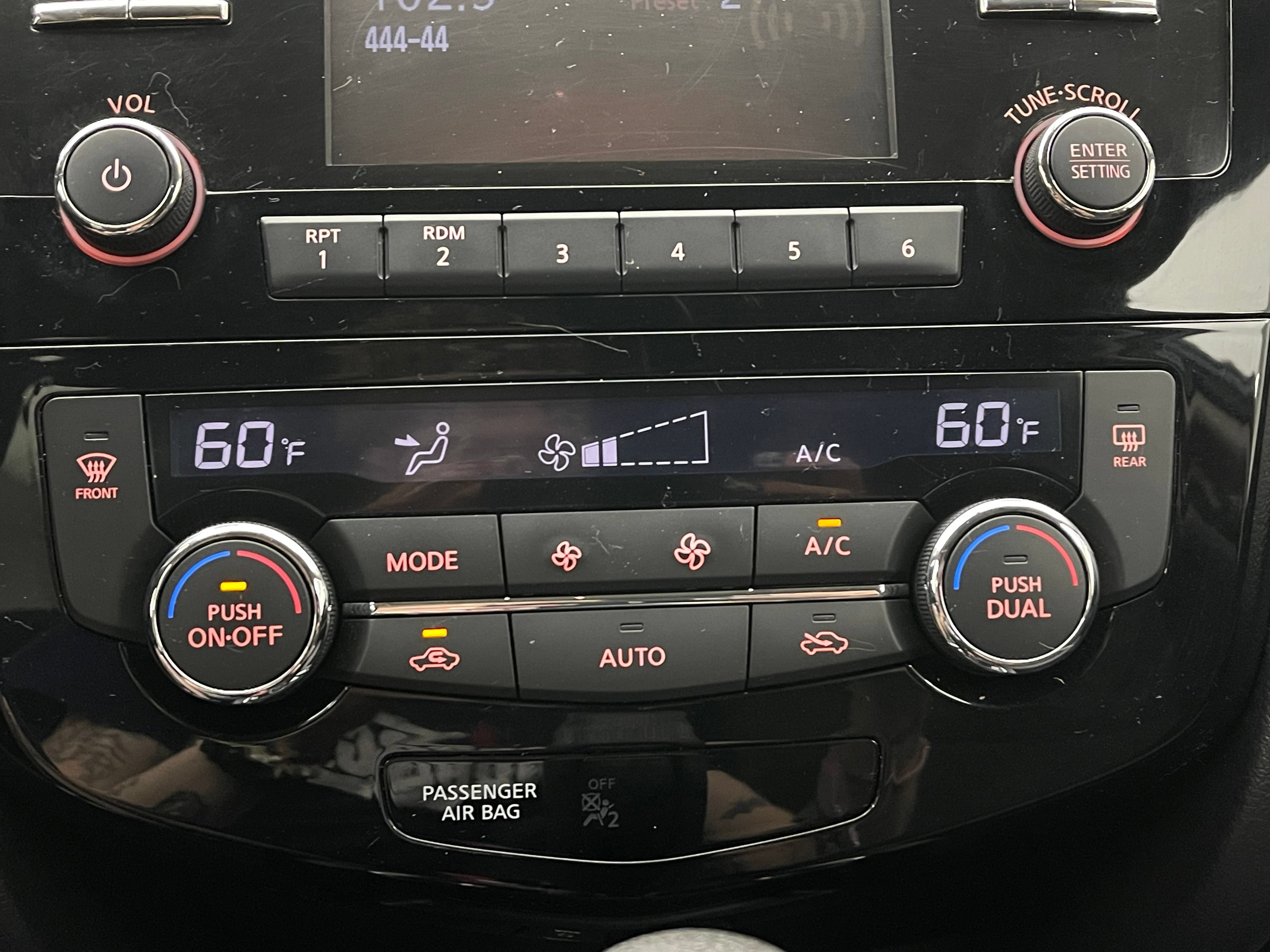 Used 2016 Nissan Rogue SV AWD/4WD image 23