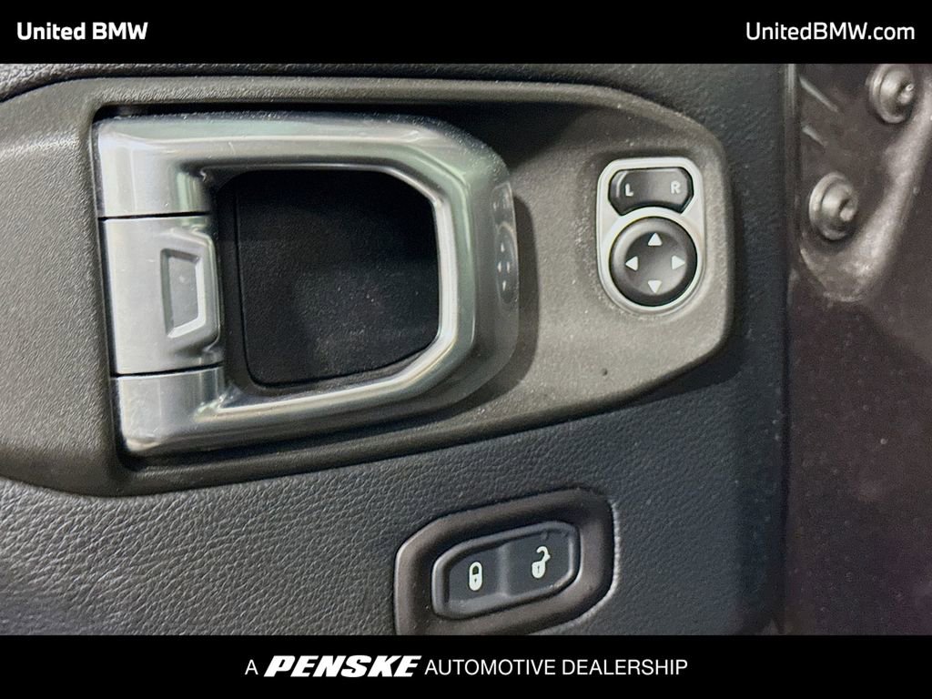 Used 2019 Jeep Wrangler Unlimited Sahara image 3