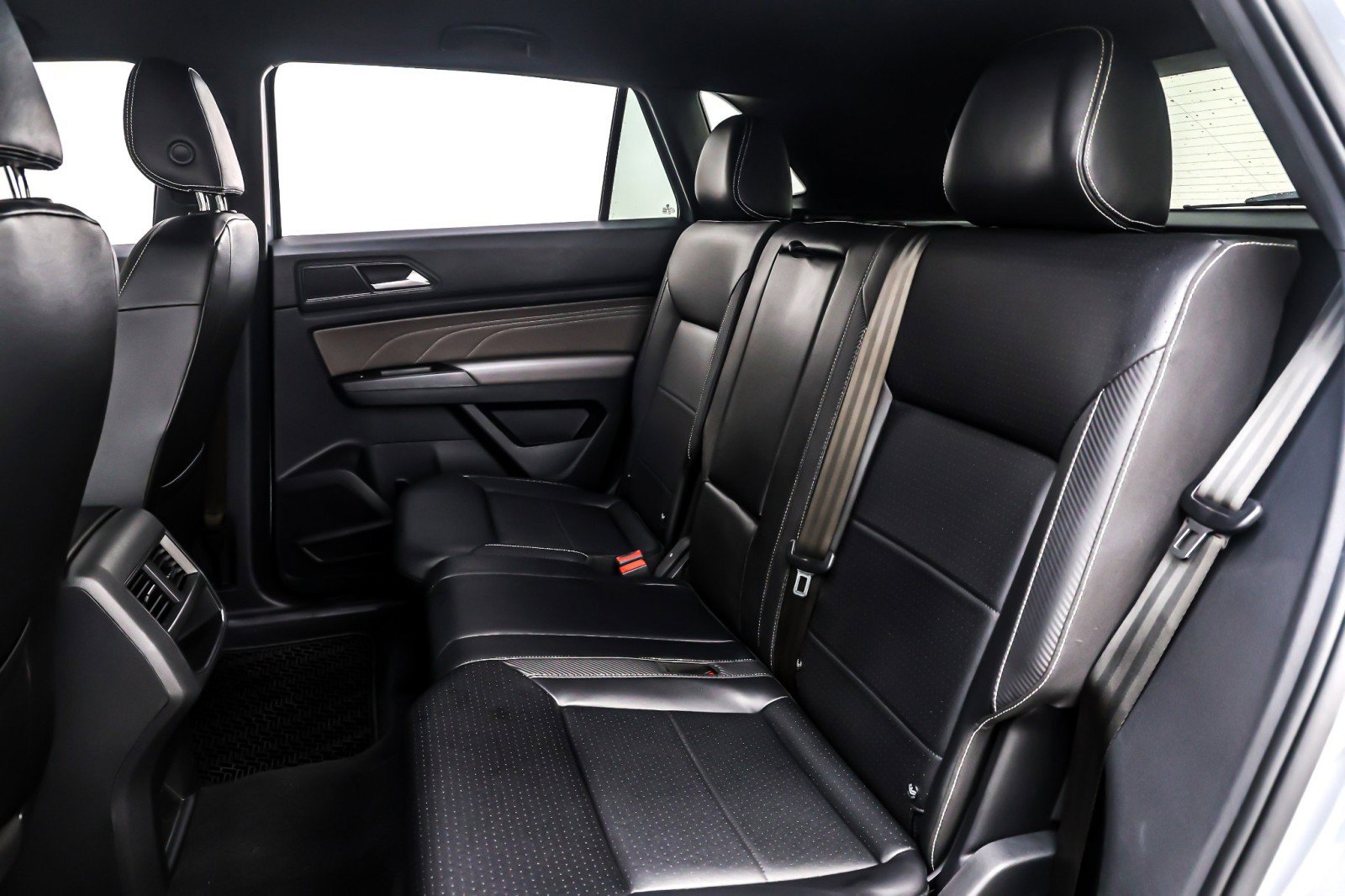 Used 2021 Volkswagen Atlas Cross Sport SE w/ V6 Towing Package image 8