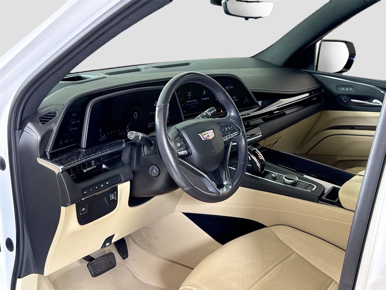 Used 2021 Cadillac Escalade Premium Luxury AWD/4WD image 15
