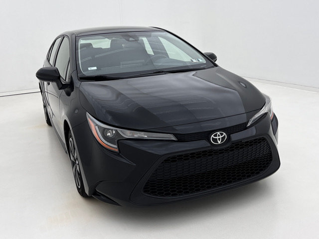 Used 2021 Toyota Corolla LE FWD image 3