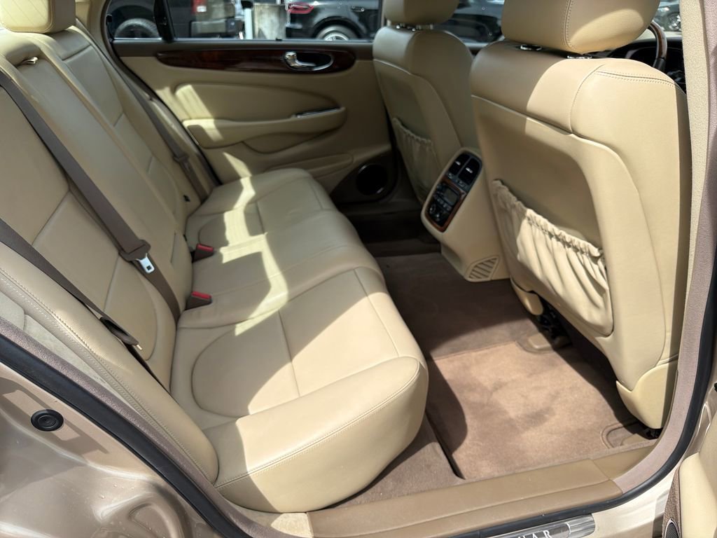 Used 2005 Jaguar XJ8 image 43