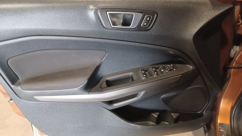Used 2018 Ford EcoSport SE image 5