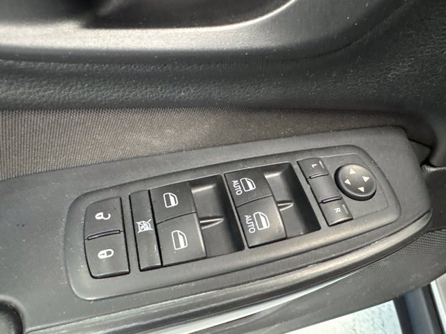Used 2016 Jeep Cherokee Latitude w/ Cold Weather Group AWD/4WD image 18