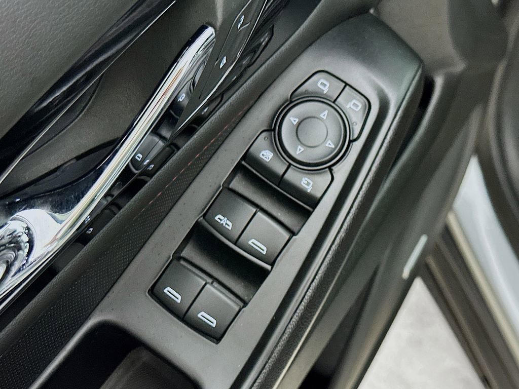 Used 2023 Chevrolet Traverse RS FWD image 21