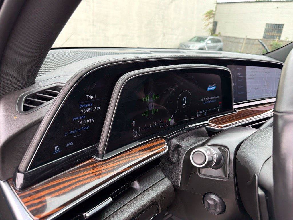 Used 2023 Cadillac Escalade Luxury AWD/4WD image 42