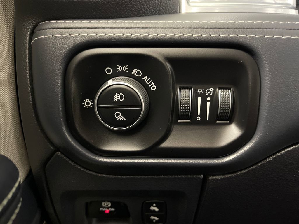 Used 2022 RAM 1500 Limited AWD/4WD image 28