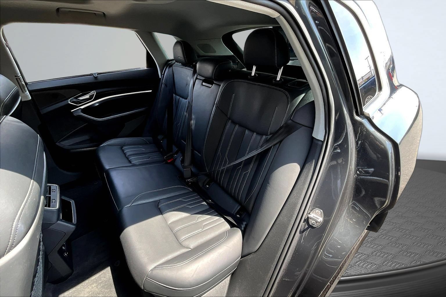 Used 2019 Audi e-tron Prestige w/ Prestige Package AWD/4WD image 20
