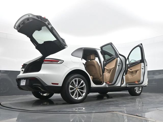 Certified 2023 Porsche Macan image 25