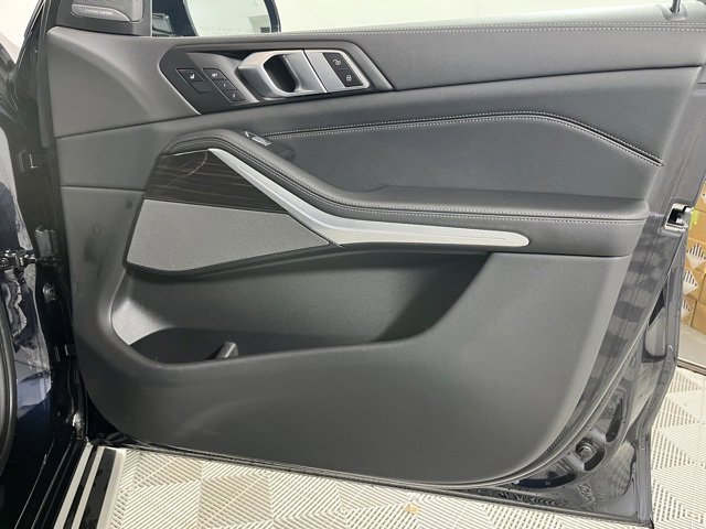 Used 2023 BMW X7 xDrive40i w/ Executive Package image 23