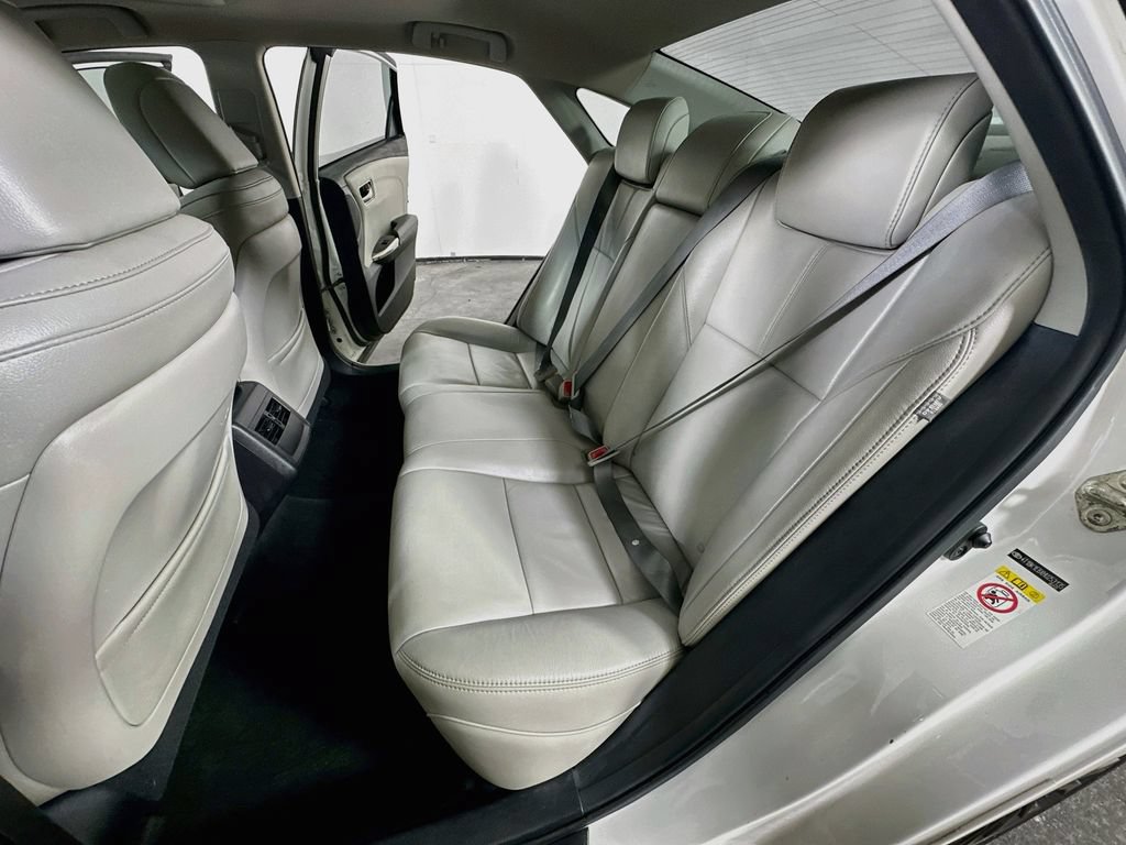 Used 2017 Toyota Avalon Touring FWD image 16