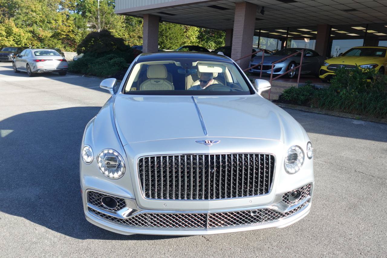 Used 2022 Bentley Flying Spur V8 AWD/4WD image 6
