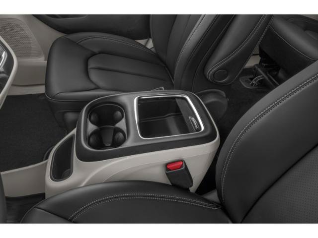 Certified 2024 Chrysler Pacifica Limited FWD image 17