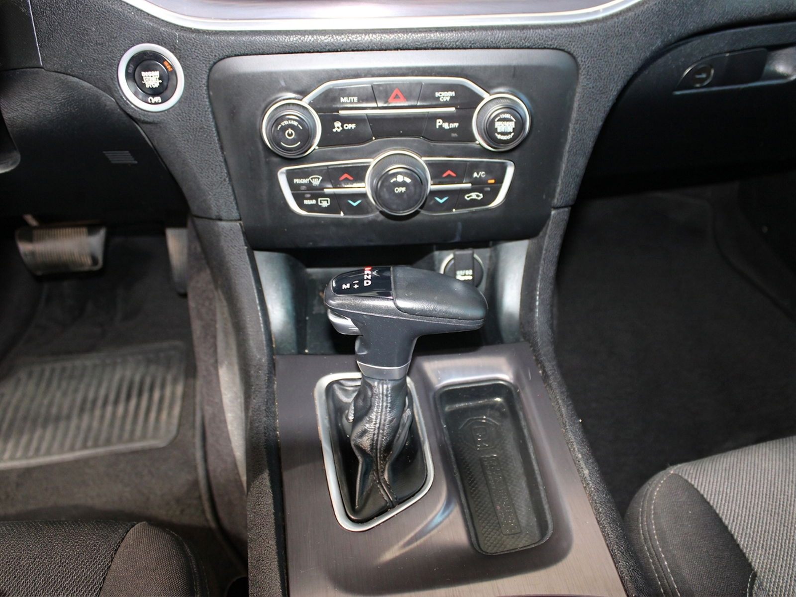 Used 2018 Dodge Charger SXT RWD image 26