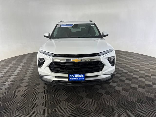Used 2025 Chevrolet TrailBlazer LT AWD/4WD image 2