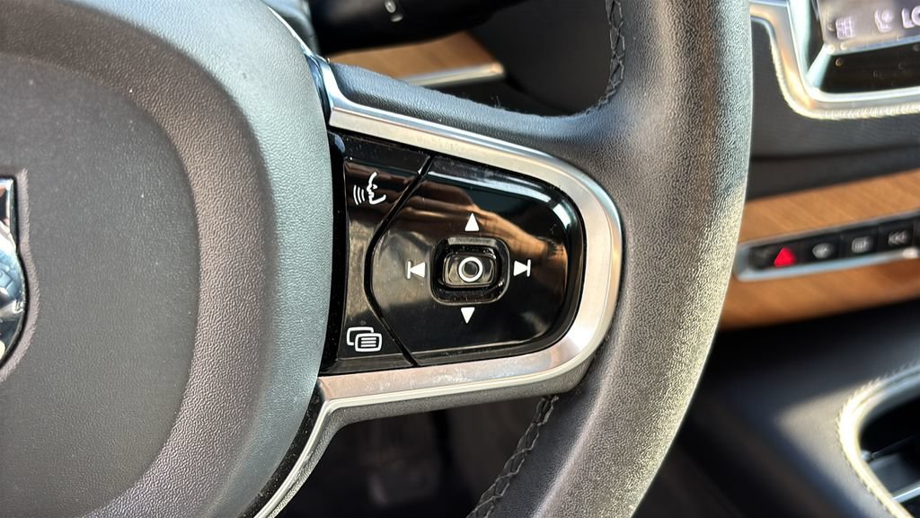 Certified 2023 Volvo XC90 B6 Plus AWD/4WD image 17