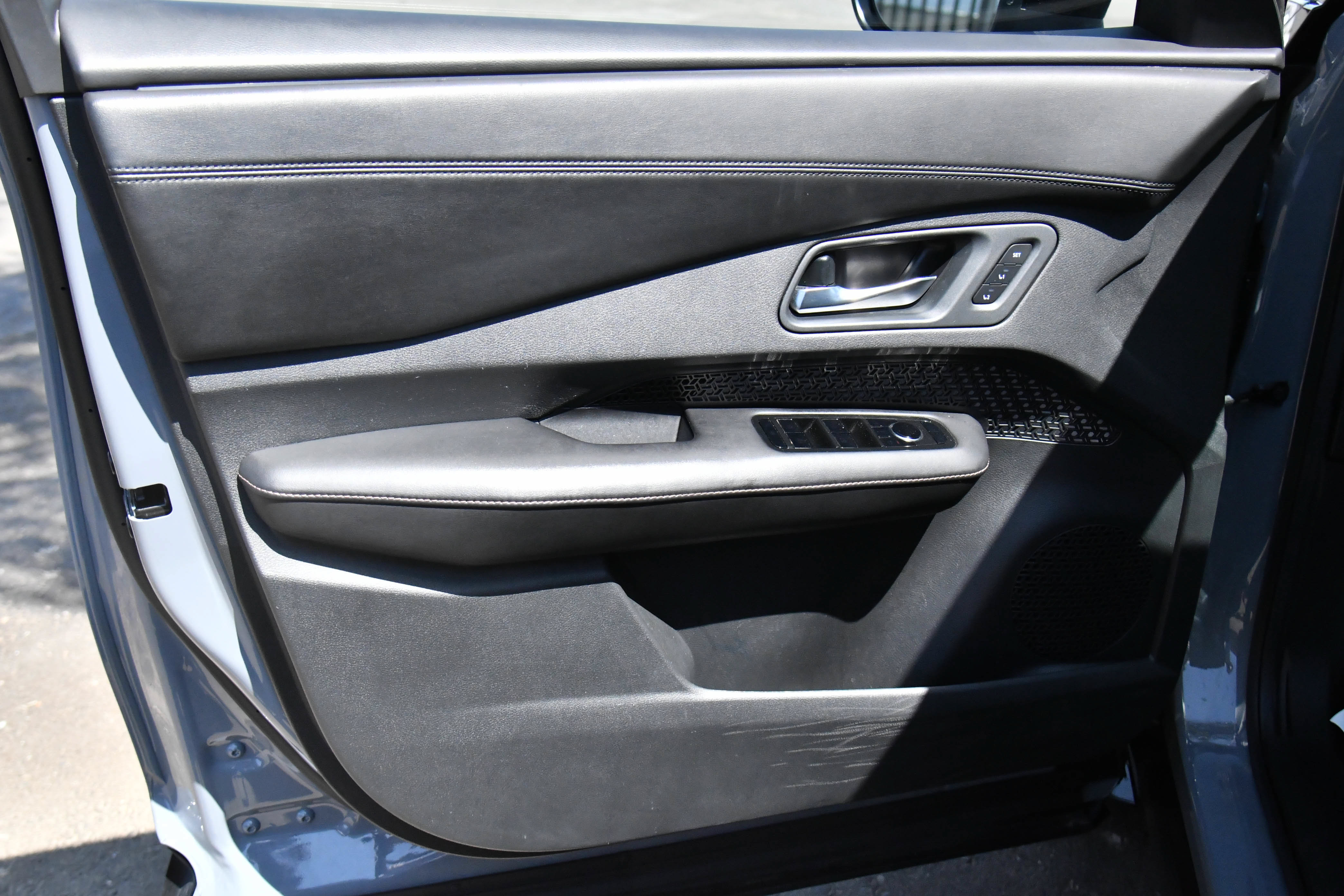 Used 2024 Nissan Ariya FWD image 13