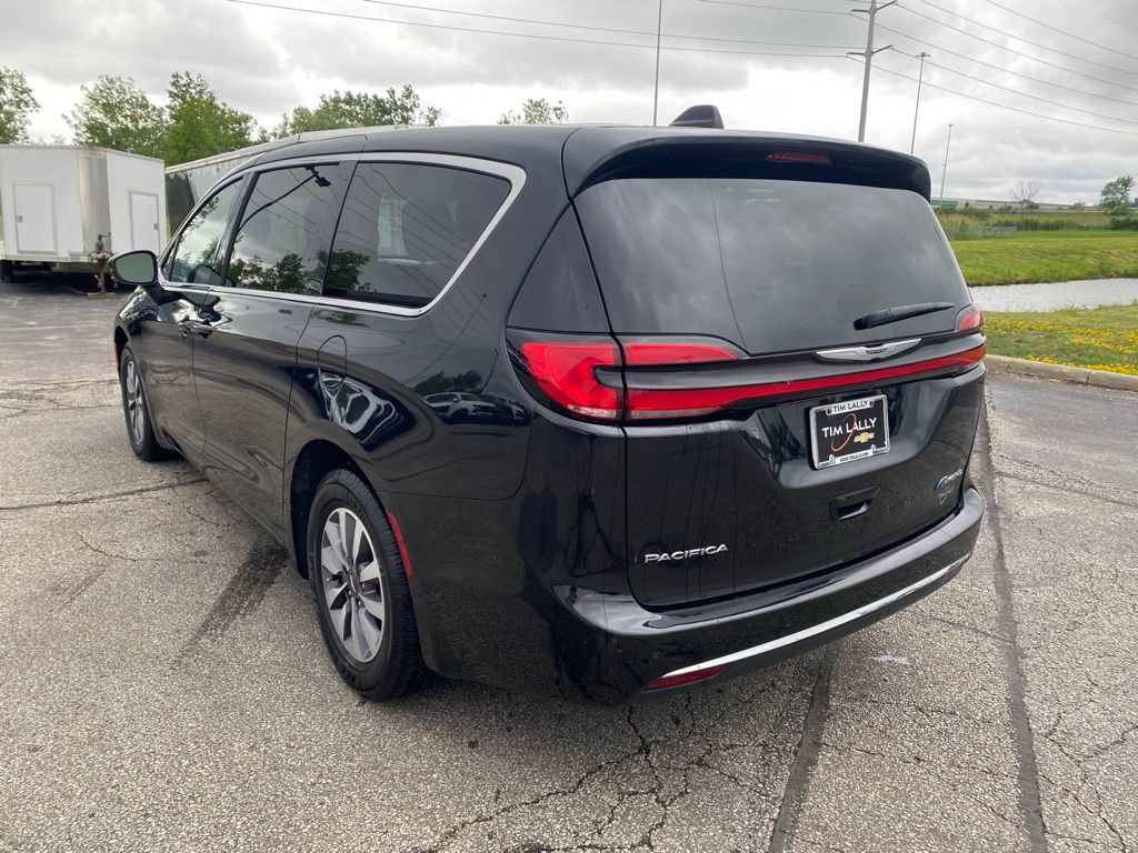 Used 2023 Chrysler Pacifica Touring-L FWD image 5